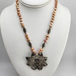 Rustic Flower And‎ Pearl Necklace